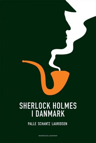 Coveret til Sherlock Holmes i Danmark er super flot.  Heldigvis er indholdet også godt. 